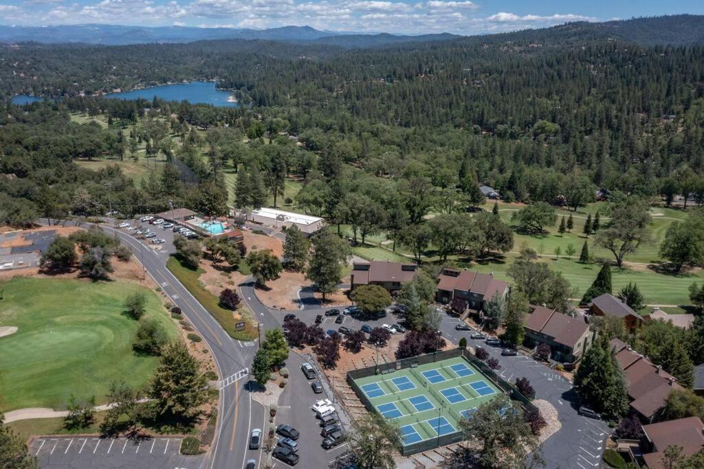 New Luxury Lake House In Pine Mountain Lake Close To Yosemite! Perfect For All Seasons! Great For Retreats, Getaways, Celebrations, And More! Groveland Bagian luar foto