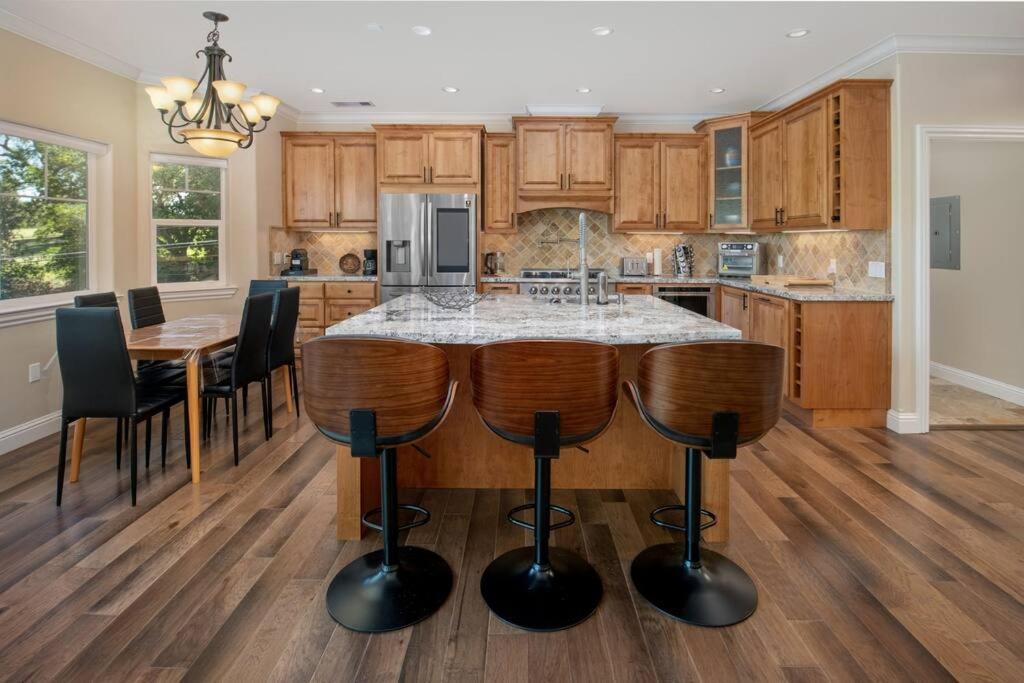 New Luxury Lake House In Pine Mountain Lake Close To Yosemite! Perfect For All Seasons! Great For Retreats, Getaways, Celebrations, And More! Groveland Bagian luar foto