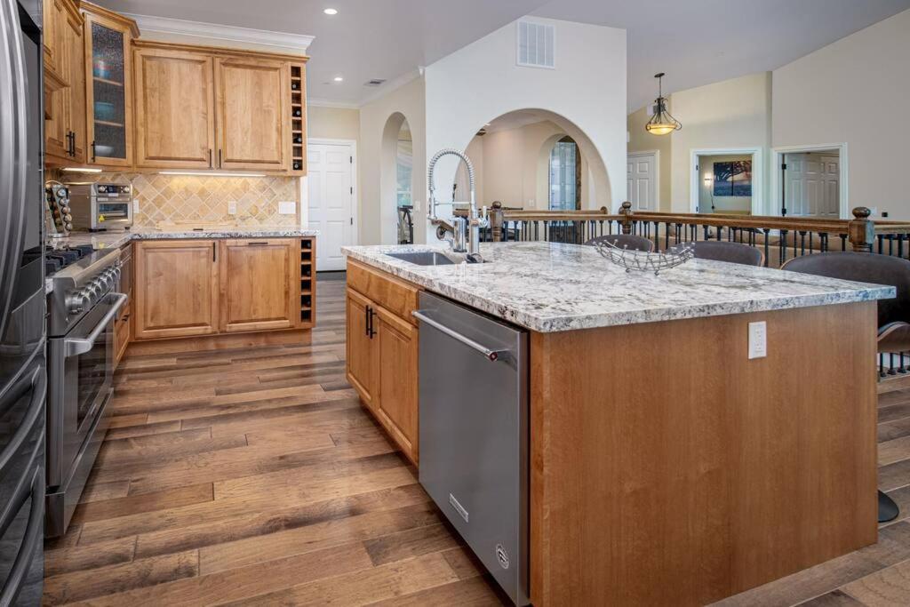 New Luxury Lake House In Pine Mountain Lake Close To Yosemite! Perfect For All Seasons! Great For Retreats, Getaways, Celebrations, And More! Groveland Bagian luar foto