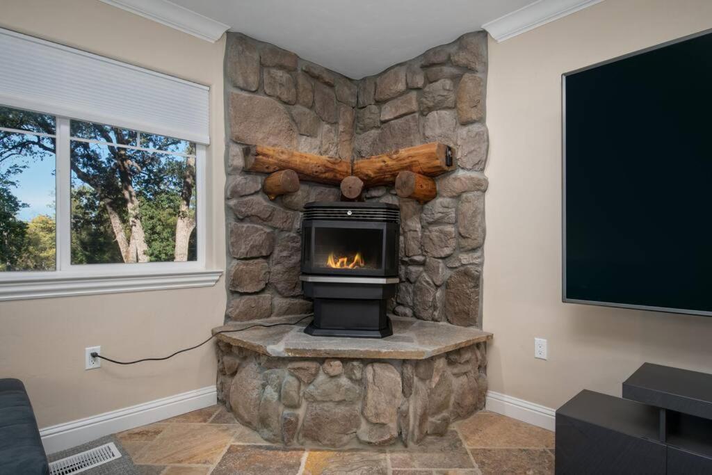 New Luxury Lake House In Pine Mountain Lake Close To Yosemite! Perfect For All Seasons! Great For Retreats, Getaways, Celebrations, And More! Groveland Bagian luar foto