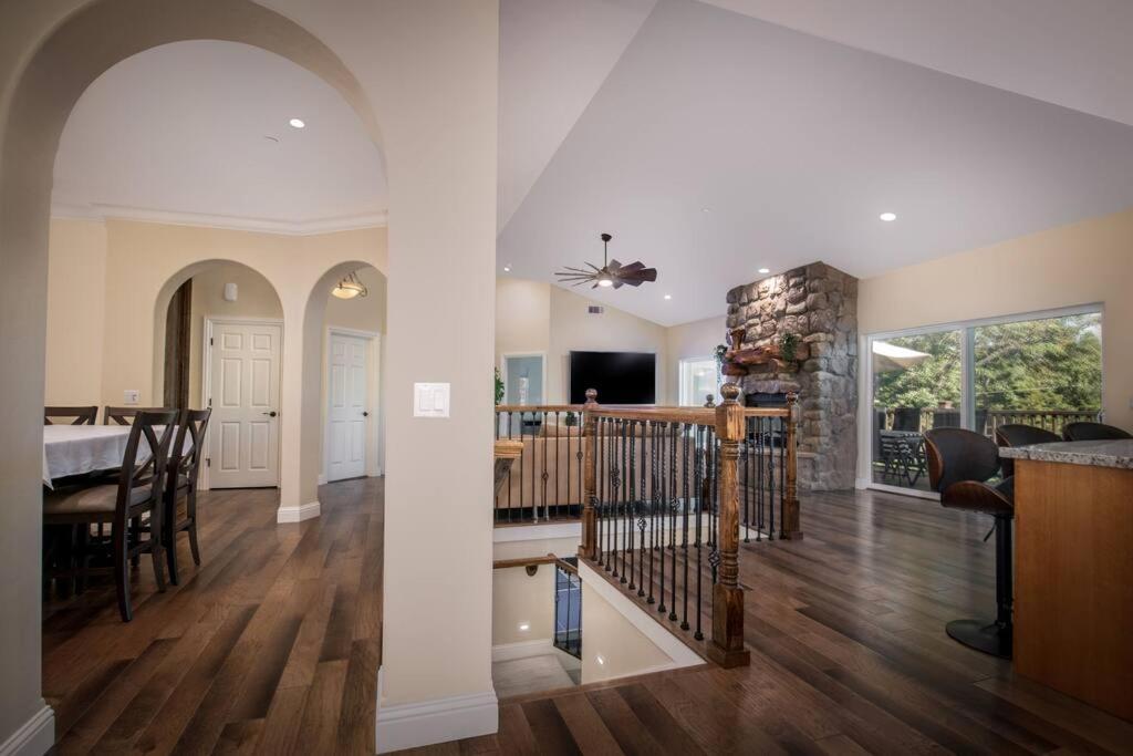 New Luxury Lake House In Pine Mountain Lake Close To Yosemite! Perfect For All Seasons! Great For Retreats, Getaways, Celebrations, And More! Groveland Bagian luar foto