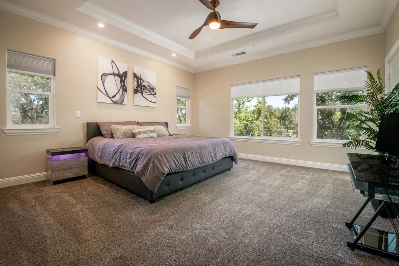 New Luxury Lake House In Pine Mountain Lake Close To Yosemite! Perfect For All Seasons! Great For Retreats, Getaways, Celebrations, And More! Groveland Bagian luar foto